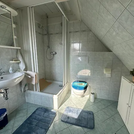 Vakantiehuis Privatunterkunft, Ganzes Fischerhaeuschen In Garz Bei Kayser's *