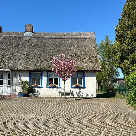 Privatunterkunft, Ganzes Fischerhäuschen In Garz Bei Kayser`s Holiday home Garz (Usedom)